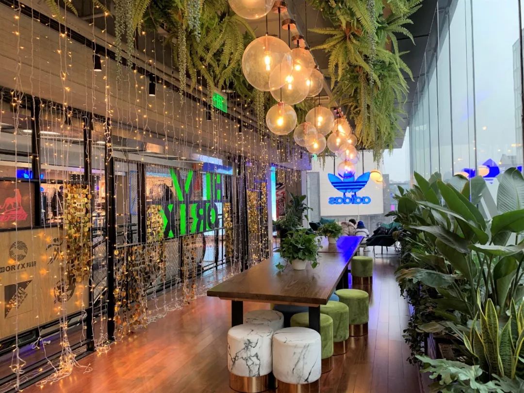 湖滨银泰in77每日客流量,杭州湖滨银泰in77销售额