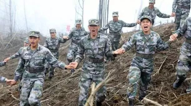 军礼的震撼瞬间,最动容的军礼