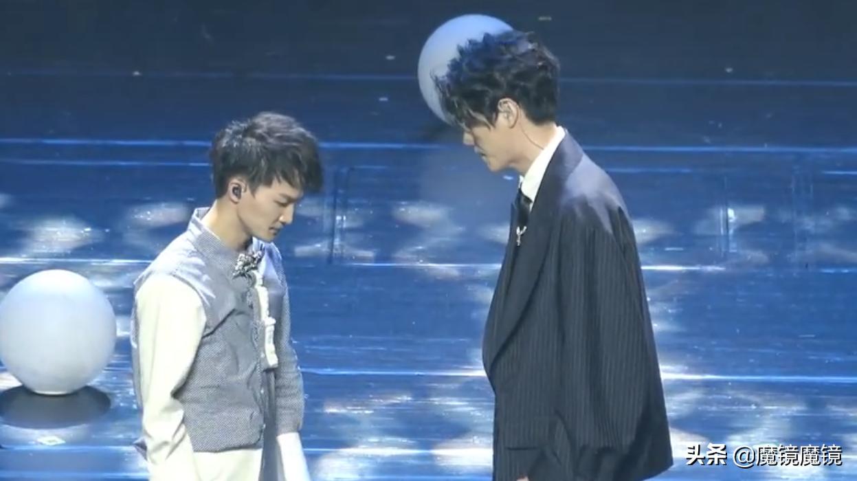 月弯弯周深王晰评价,月弯弯王晰周深完整版qq音乐