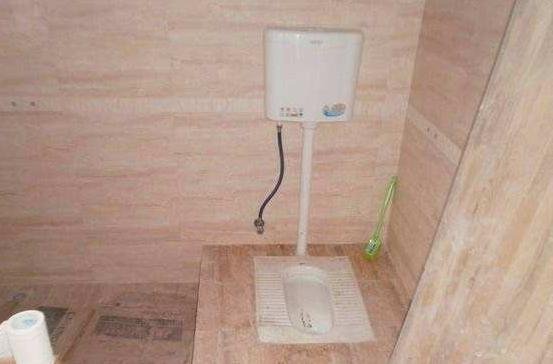蹲便器为什么会抬高,卫生间装蹲便器必须抬高地面吗