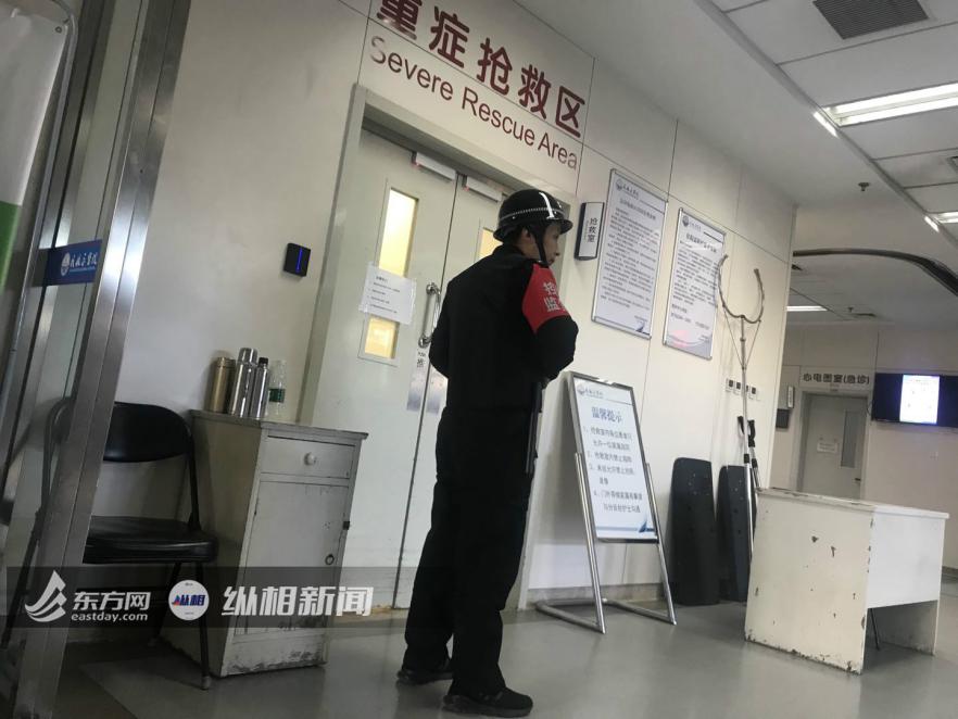 探访重症监护室,看望重症监护室的病人