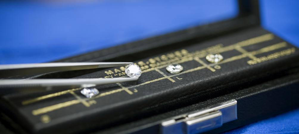 结婚对戒和钻戒怎么同时佩戴,结婚对戒推荐方形钻戒注意什么