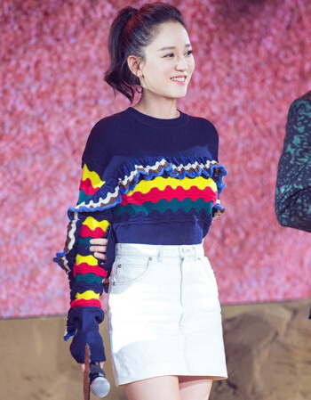 陈乔恩毛衣穿搭 (39岁陈乔恩的减龄穿搭时尚感强烈)