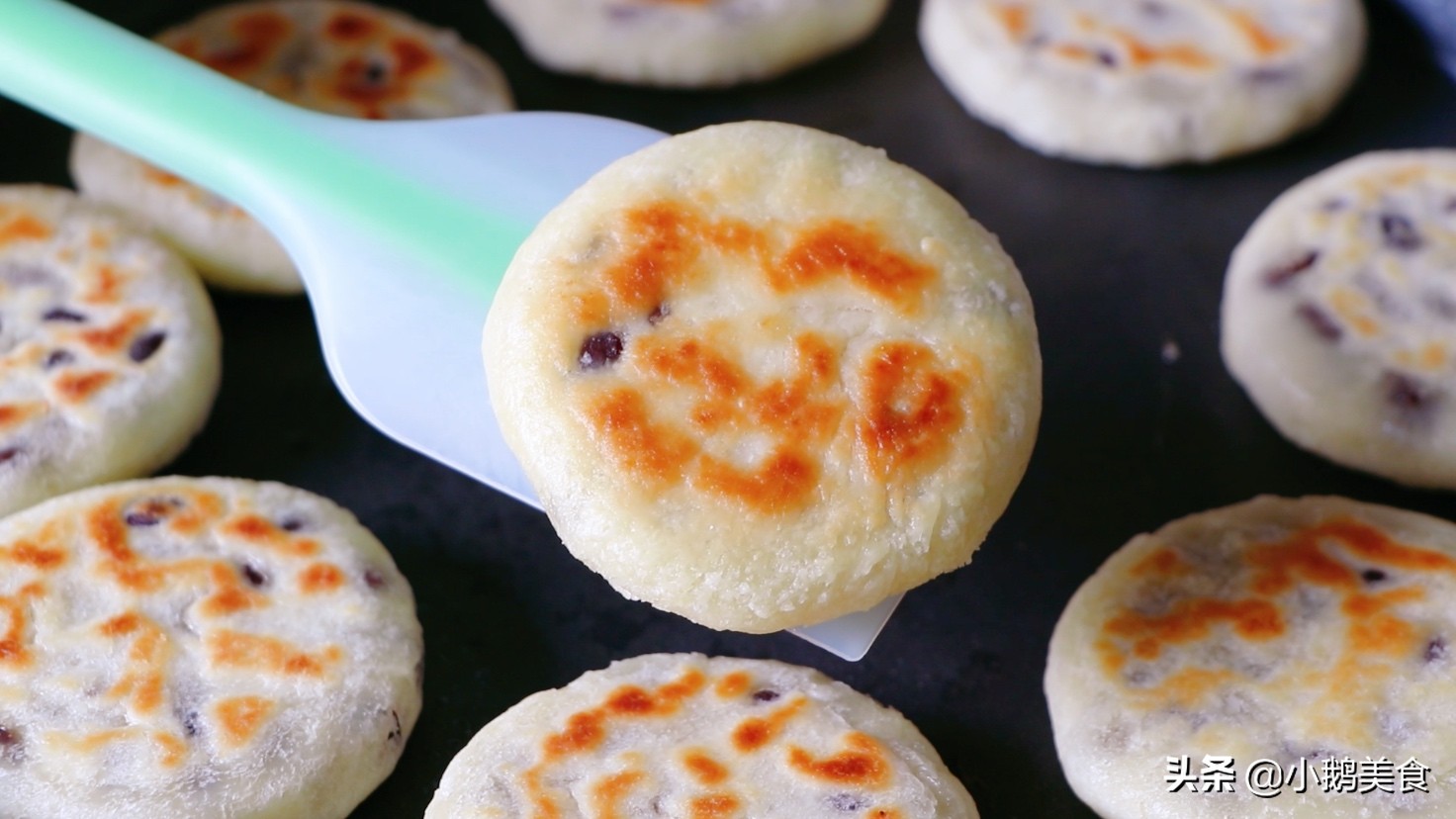 烙饼想要更好吃有诀窍掌握这两步,怎样烙饼好吃又有层松软凉了不硬