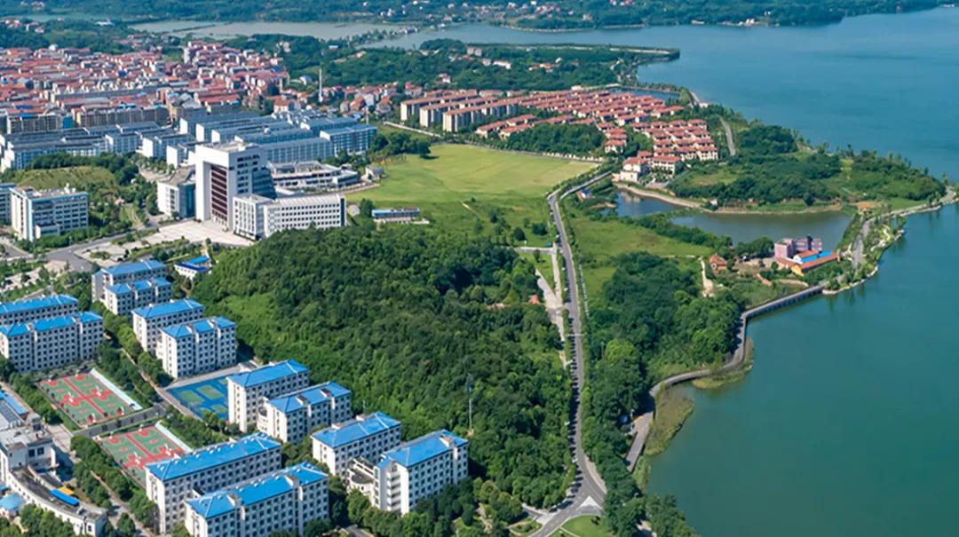 岳阳中职学校学费多少钱一年,岳阳中职学校价格表一览