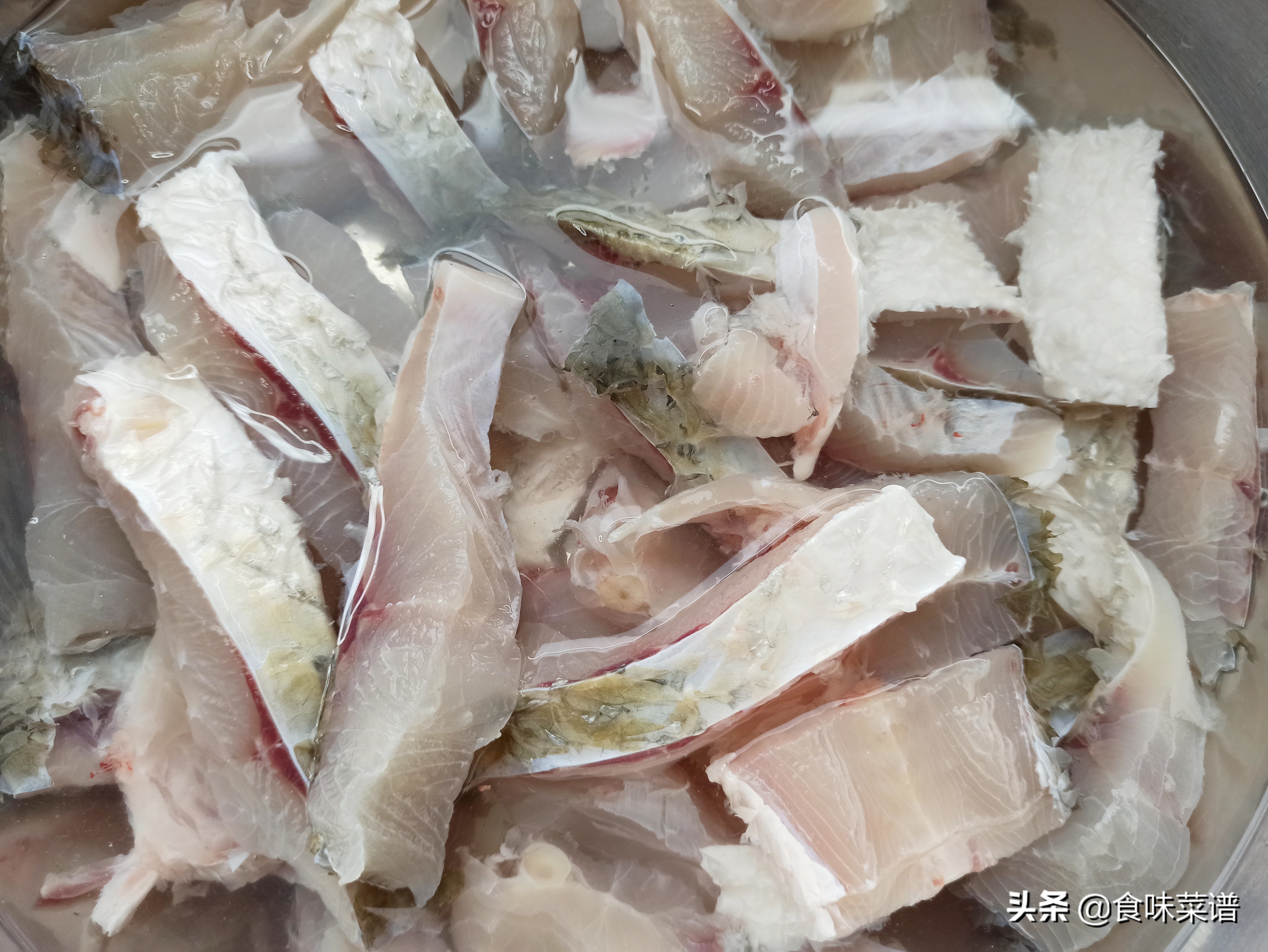 炸鱼块怎么才酥脆好吃,鱼块怎么腌制才会感觉没有腥味