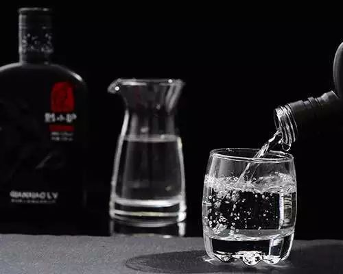 「借花辨酒」是泡沫还是花酒花的两副模样