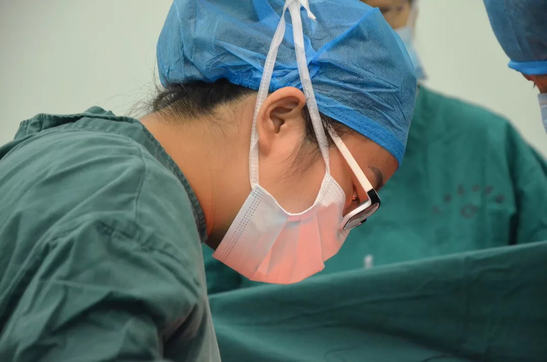 人流手术后子宫里会有疤痕吗,人流手术后子宫会变松吗