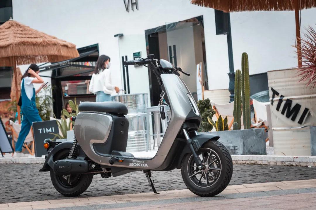 新大洲本田新s07和五羊本田ube对比,新大洲本田s08和五羊本田电动车