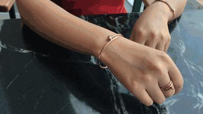 女人佩戴什么样的手镯最养人,女人一生最幸福的玉镯