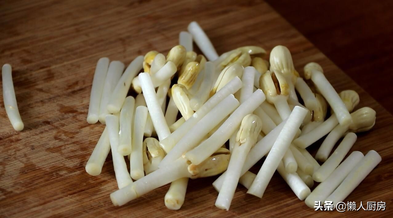 花生芽炒着吃用不用焯水,花生芽可以炒蛋吗