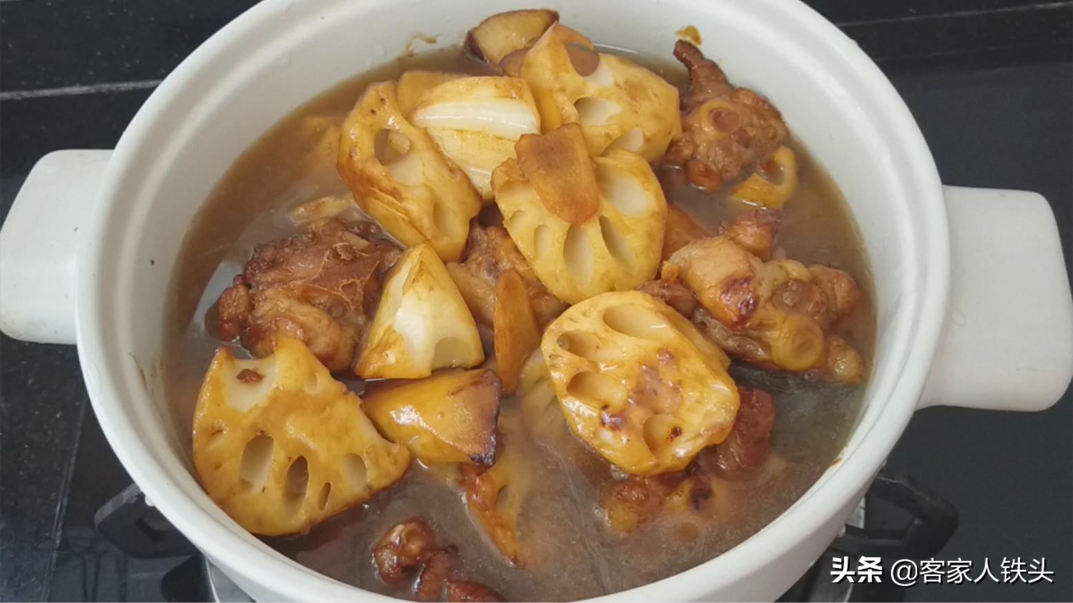 2节莲藕不煎不炸,这样做一锅,大人小孩抢着吃,营养好吃又下饭