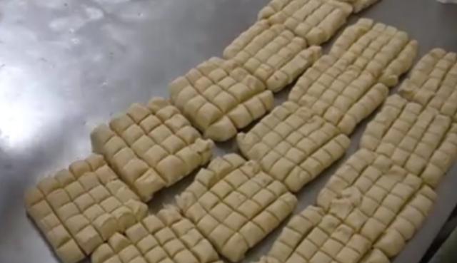 福建传统老式绿豆饼手工现做,福建十大特产绿豆饼