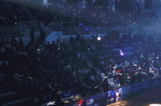 陈瑞庄心妍还有谁,庄心妍沈阳演唱会穿的红色西装