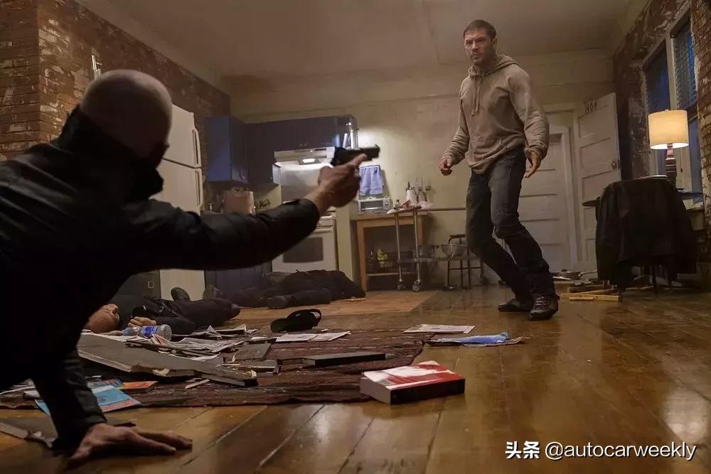 卫衣紧身怎么穿,卫衣装法