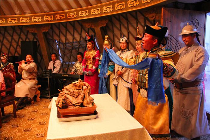 蒙古族的传统节日及传统风俗,蒙古族节日及风俗习惯简短