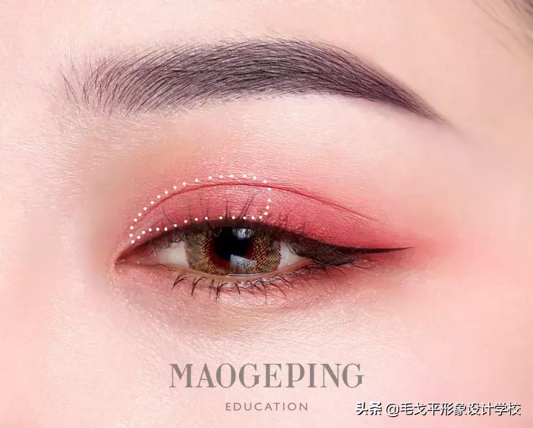 怎么画眼妆才不显脏,怎么防止眼妆花