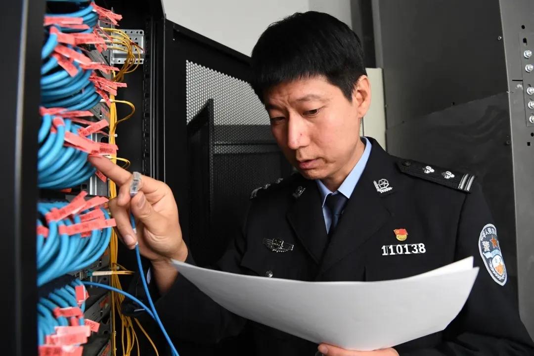 【我在岗位上】2021年全国五一劳动奖章获得者毛博文他为服务群众插上警务科技的翅膀