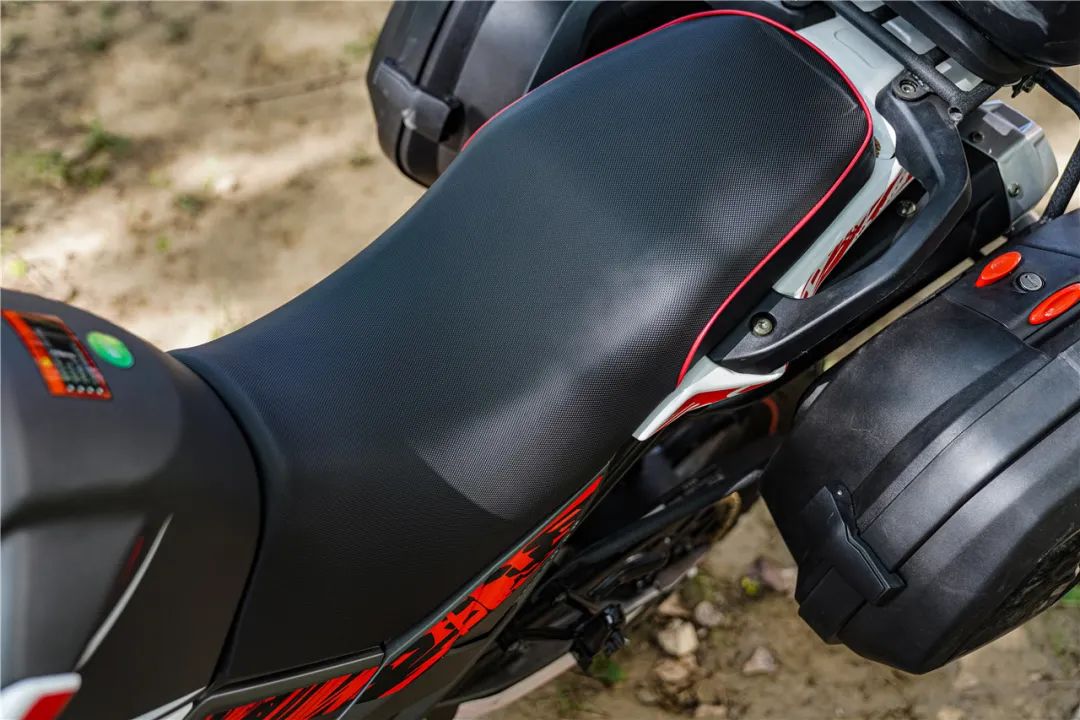 银钢铁拳250到底值不值得入手,1万左右的重型拉力车