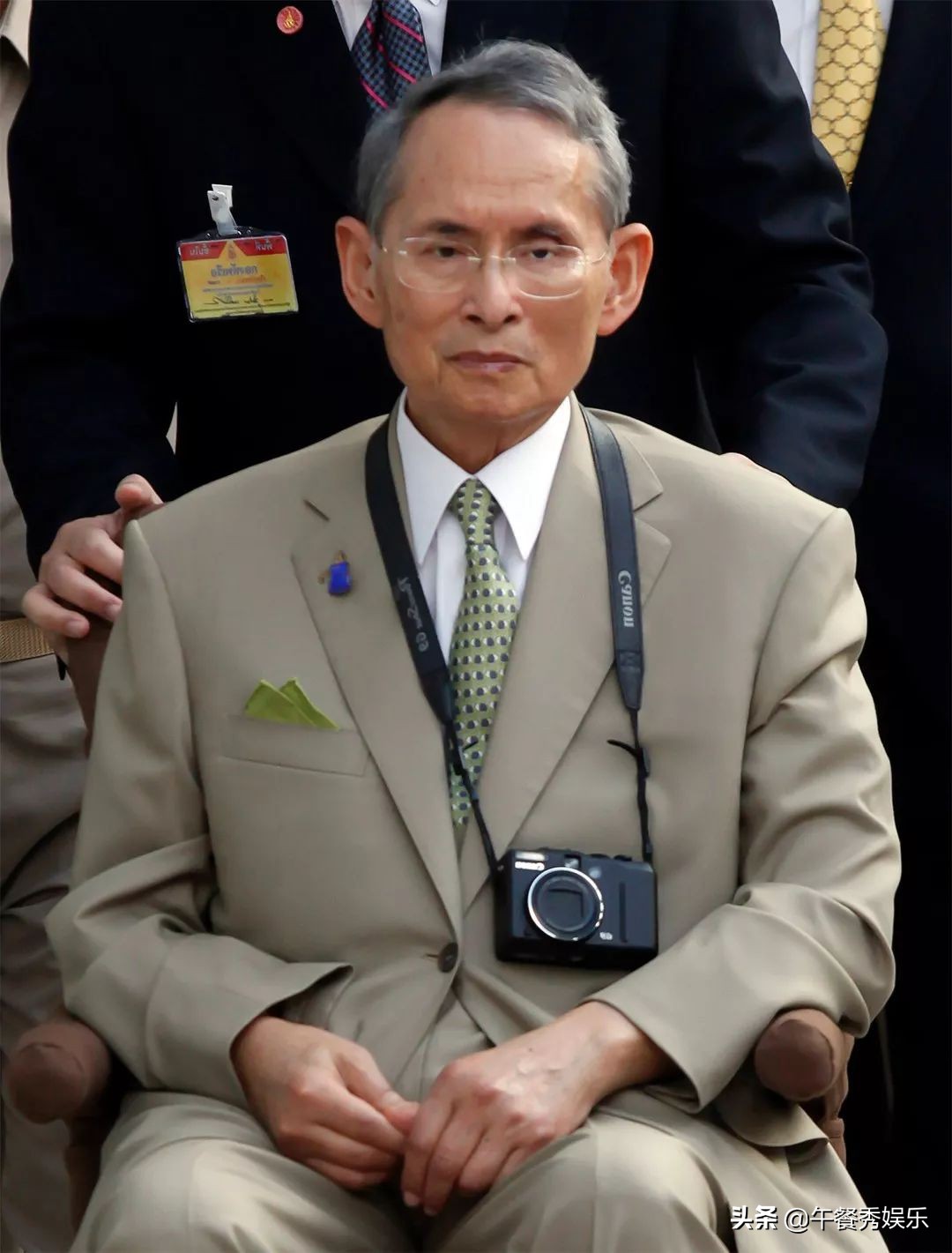 泰国国王王冠有蓝钻,泰国国王有多少黄金