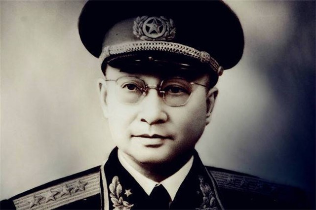 陈赓幽默风趣,曾给彭德怀下套让他喝酒,却因毛主席一玩笑说话结巴