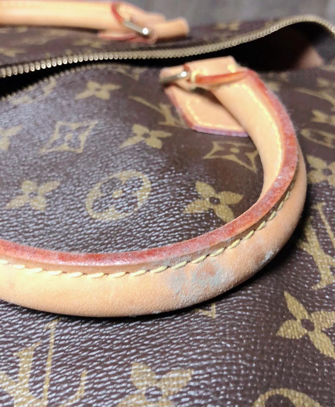 包包油边有压痕怎么办,包包发霉点了怎么回事