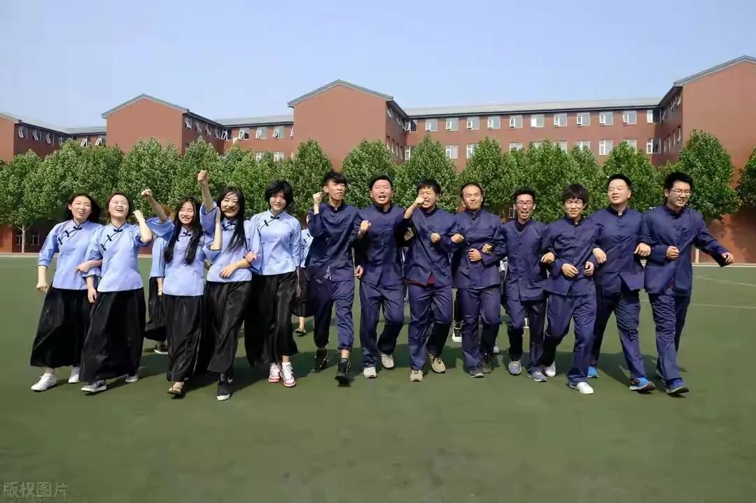 爸爸对远行的女儿说：愿你别踩学姐的坑，不负大学四年好年华