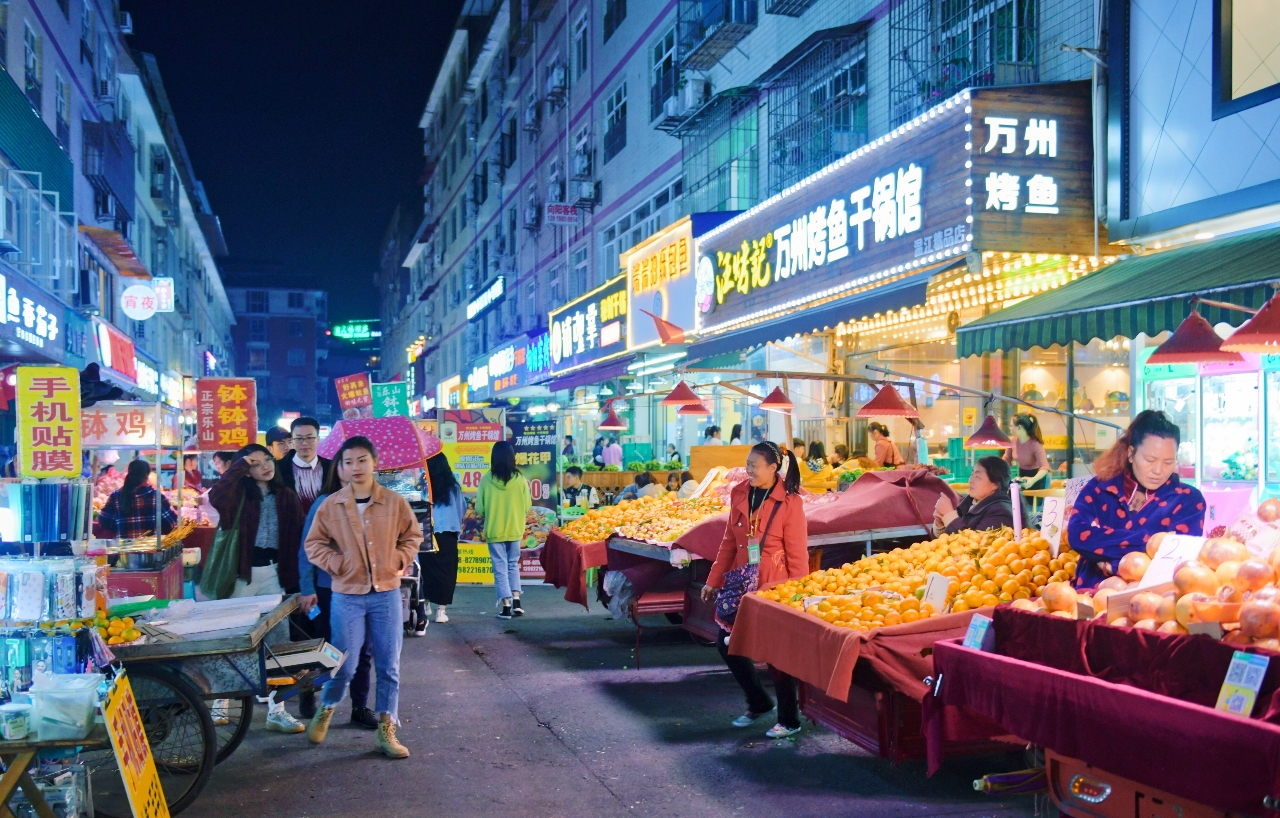 成都建设路美食街和春熙路哪个好,探寻成都更具特色的美食街