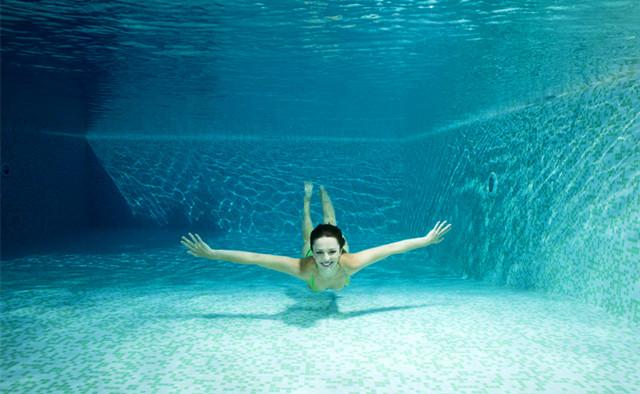 泳池的水温最适宜是多少度,泳池的温度高点好吗