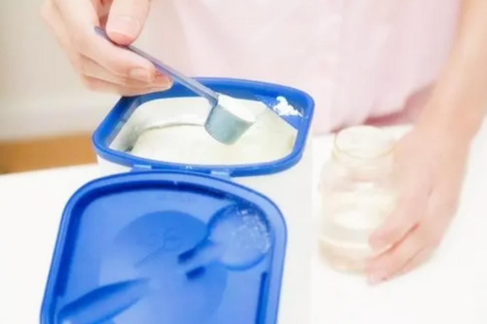 有些奶粉勺子为什么在奶粉里面,为什么奶粉勺子有个洞