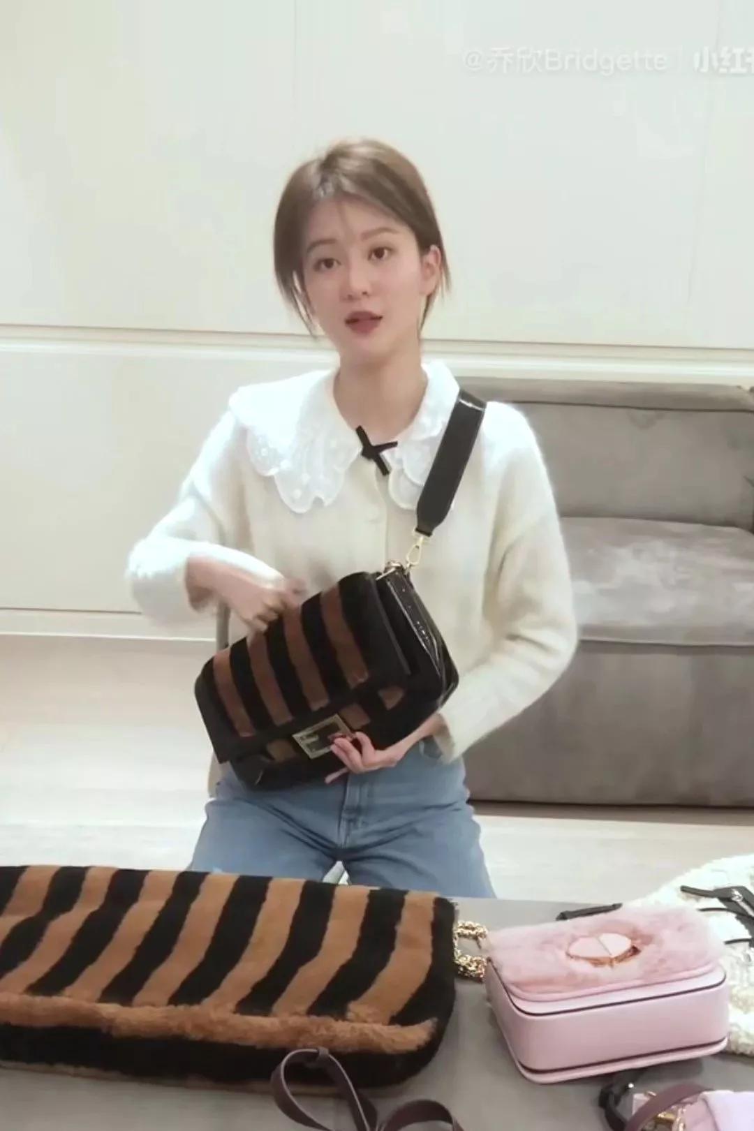 乔欣的包能装下什么,乔欣真的很有钱吗