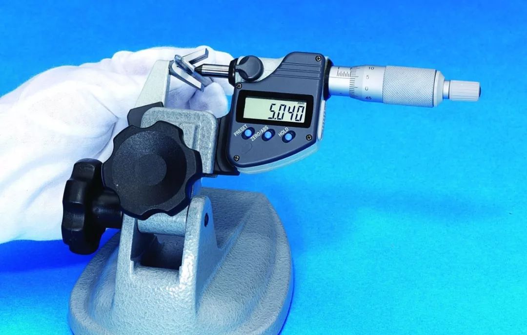 游标千分尺的使用方法视频教程,游标卡尺千分尺正确使用方法