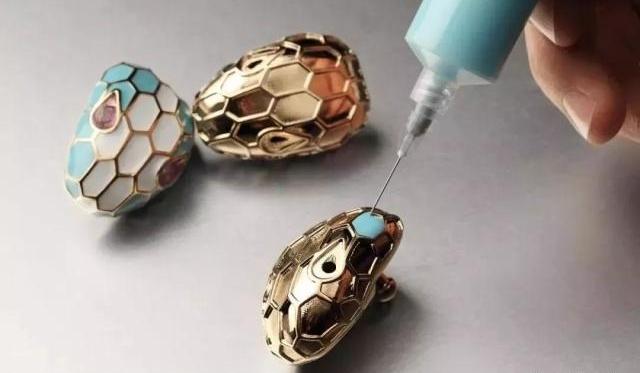 怎么辨别宝格丽蛇头包的真假,鉴定宝格丽包