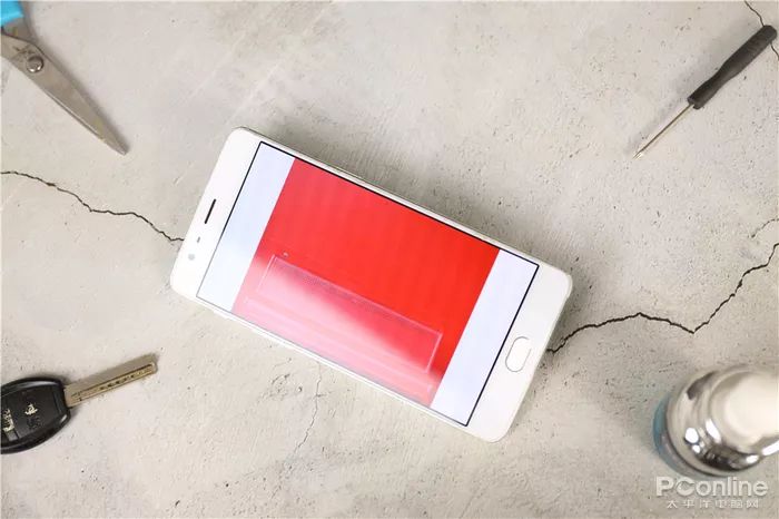 可以砸核桃的玻璃钢化膜是真的吗,纳米膜真的能砸核桃吗