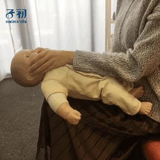 新生儿呛奶窒息该如何处理,新生婴儿呛奶的急救方法