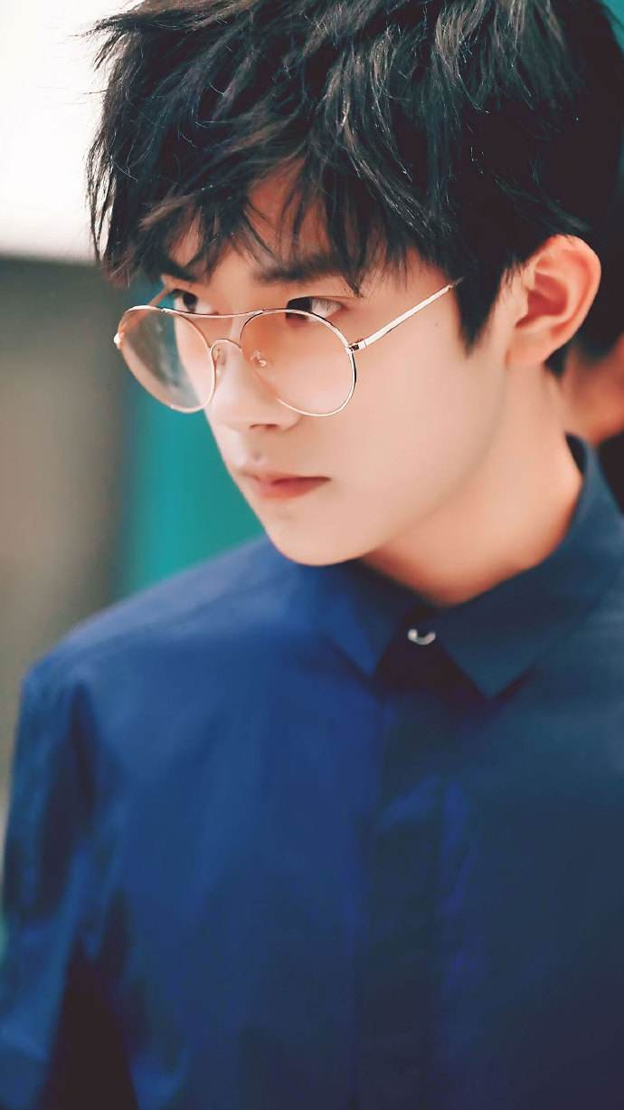 向上吧华彩少年易烊千玺是常驻吗,沈月易烊千玺向上的力量视频