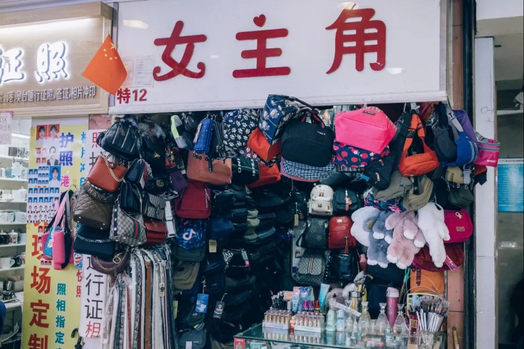 鍗楀潽鍦颁笅璐墿澶╁爞,鍦颁笅鍟嗗満閲嶅簡琚仐蹇樼殑璐墿澶╁爞