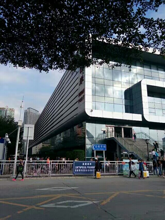 富士康为什么推荐一个人来应聘,富士康打工的小伙子