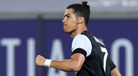 2-0大爆发!35分钟C罗彻底傻了眼!梅罗边缘人惊现“世界波”破门