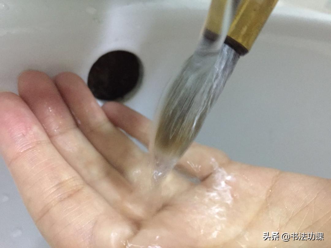 你不是洗笔，是在毁笔！教你5步洗笔法