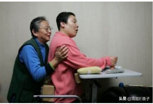 唐人街探案3夜晚一个人关灯,唐人街探案开灯关灯