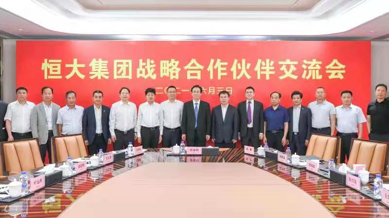 恒大直面三条红线许家印:本月底至少一条变绿有息负债降至“5”