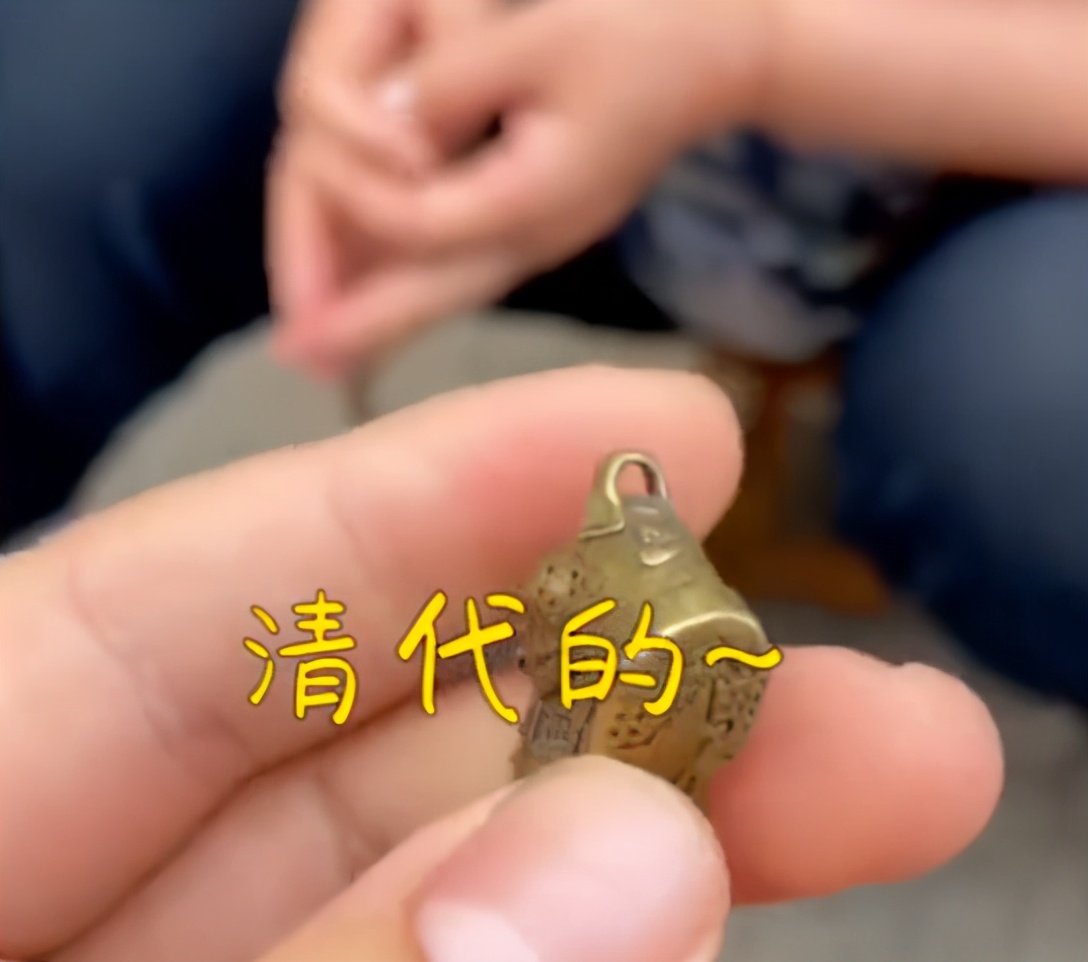 小伙淘地摊货淘到了清朝古董,小伙捡漏一个古玩卖了3万后续
