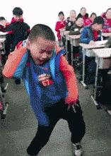 给妹子发的搞笑gif动图,搞笑gif姑娘你笑起来真爷们儿