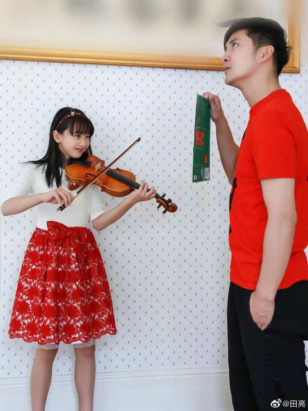 田亮女儿森碟网球比赛时间,13岁森碟为田亮庆生