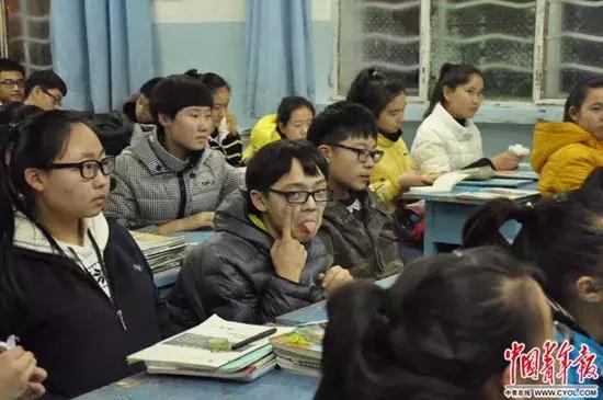 泪目支教老师千字长文,支教老师离开感人视频哭成泪人