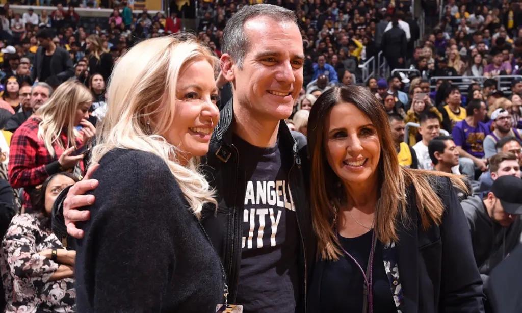 长文：走进湖人掌门人珍妮巴斯