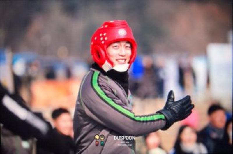 尹斗俊足球视频,尹斗俊踢足球