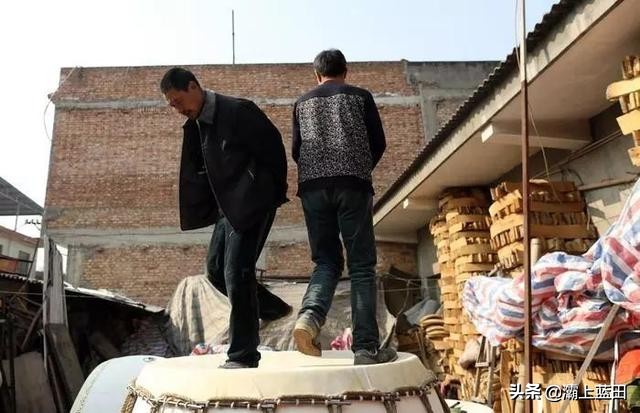 西安两兄弟坚持手工制鼓20年,手工制作民族纹样鼓