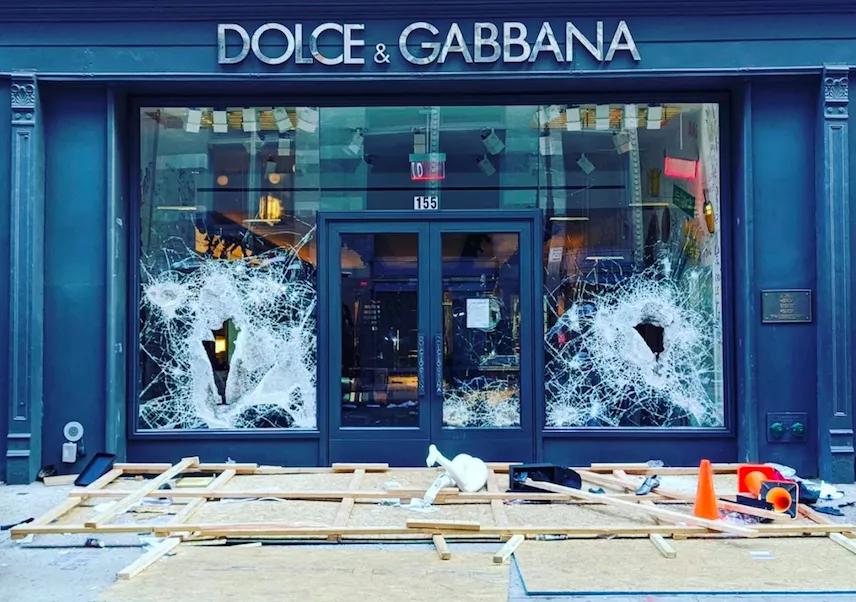 美国留学生打劫录像,留学生趁火打劫奢侈品